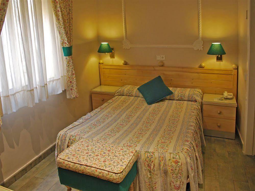 סיטגס Hotel Celimar מראה חיצוני תמונה